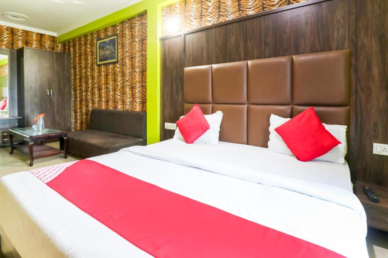 Oyo 6908 Hotel Royal City Azamgarh Exterior photo