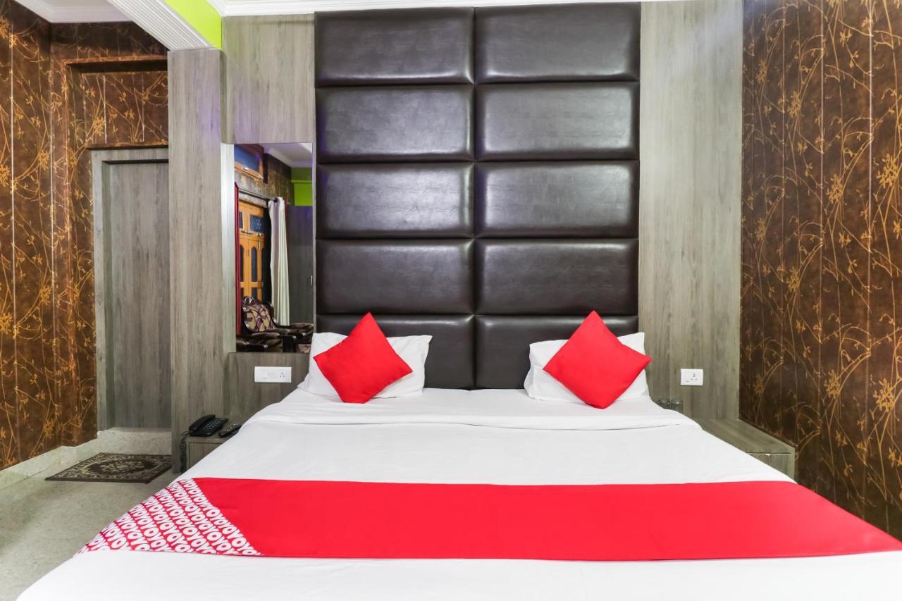 Oyo 6908 Hotel Royal City Azamgarh Room photo